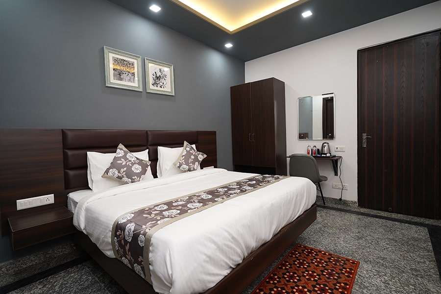 Best Accommodation in Gurgaon, Sector 52