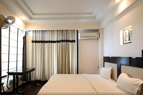 Gurgaon Hotels - Posh Galleria, Gurgaon