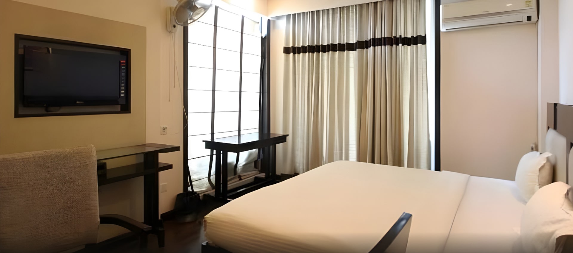 Best Accommodation in Gurgaon, Sector 24 - Deluxe Rooms